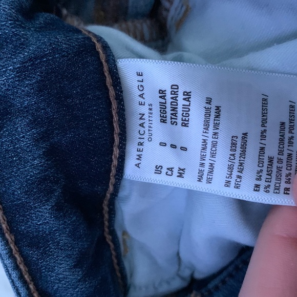 Ripped super high rise jeans! - Picture 2 of 4